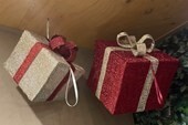 Present Fold-down Fabric Red w/ Gold Bow 50cm