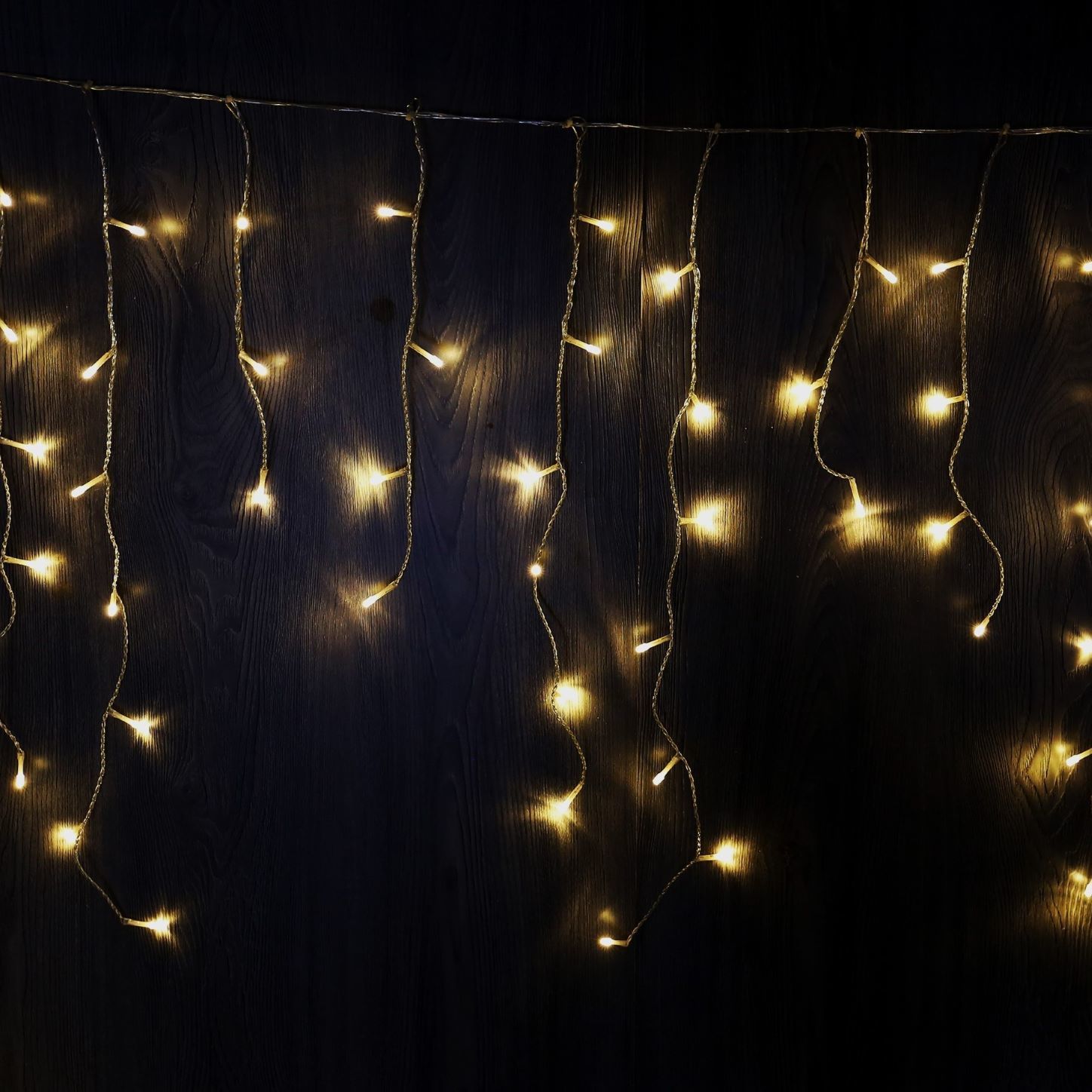 Connectable clear cable warm white icicle lights